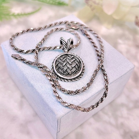 Vintage Large Cable twisted bezel set Pendant with a unique domed center! - Picture 1 of 12
